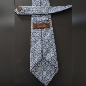 Blue patterned Tasso Elba 100% silk tie